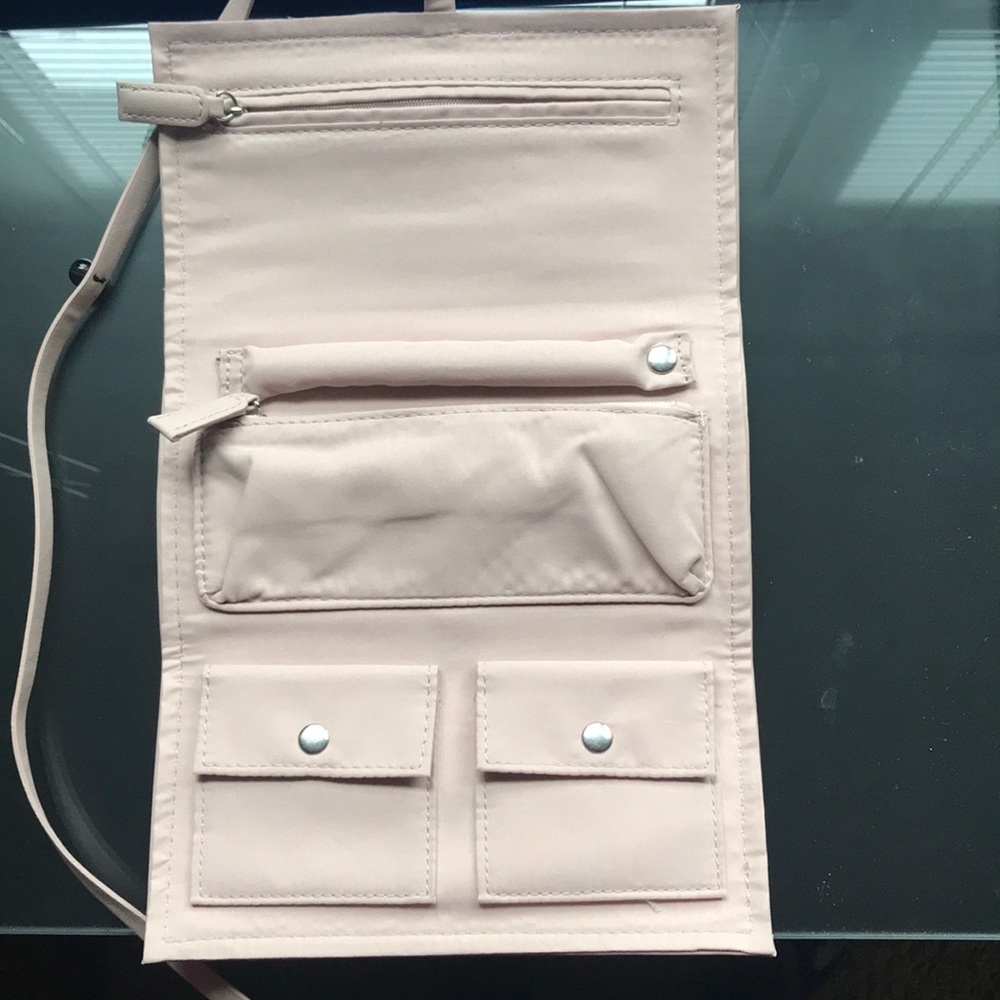 Travel jewelry case